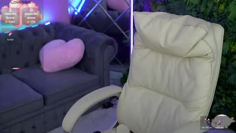 Snapshot of auroramoree chatting on June 8, 12:49 pm Aurora online show from June 8, 12:49 pm