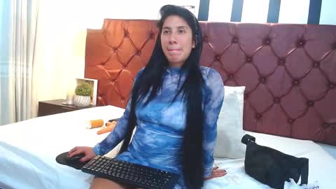 Snapshot of auroravellaris chatting on March 5, 8:32 pm Valeria Moreau online show from March 5, 8:32 pm