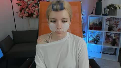 aurorawrenfield online show from March 13, 4:41 am