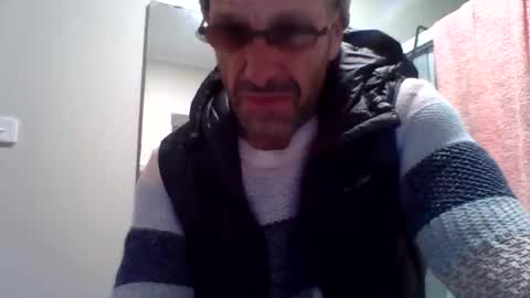 Snapshot of aussieguy59660 chatting on September 16, 2:29 pm aussieguy59660 online show from September 16, 2:29 pm