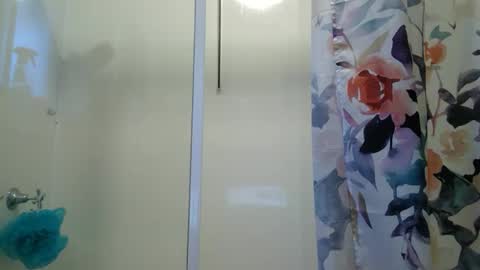 Milf4u online show from January 13, 8:15 am