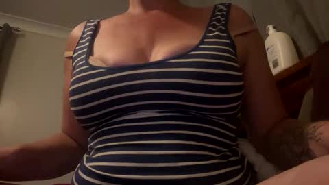 Milf4u online show from March 18, 3:26 pm