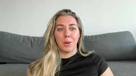 aussielulu online show from April 3, 12:52 am