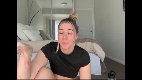 aussielulu online show from April 6, 10:54 pm