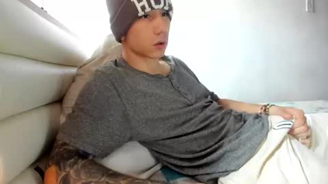 Snapshot of austin1119a chatting on February 14, 5:21 pm austin1119a online show from February 14, 5:21 pm