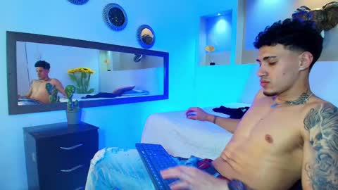 AUSTIN  online show from December 19, 3:40 am