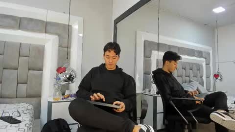 austinreeds online show from February 25, 12:48 pm