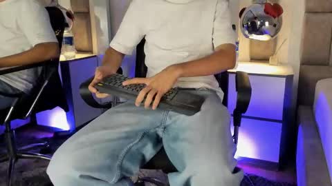 austinreeds online show from March 4, 12:11 pm