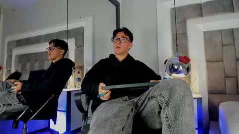 austinreeds online show from March 5, 12:12 pm