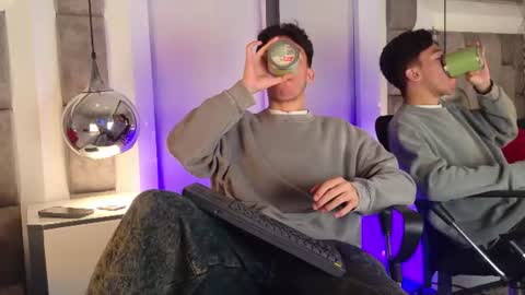 austinreeds_ online show from June 12, 12:15 pm