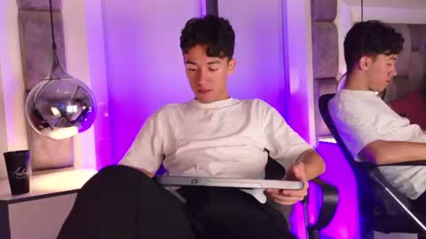 austinreeds_ online show from June 15, 6:10 pm