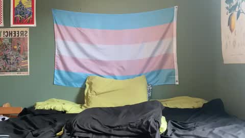 Autumn Loves You online show from February 13, 8:05 pm