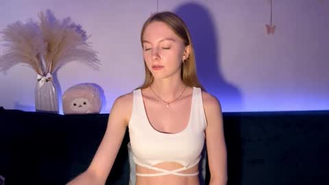 Annie online show from September 24, 3:04 pm