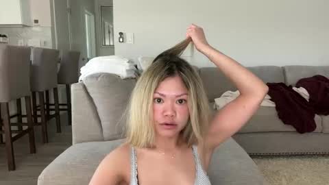 Snapshot of ava_petite_ chatting on April 27, 6:50 pm Little Ava online show from April 27, 6:50 pm