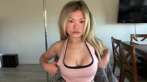Snapshot of ava_petite_ chatting on July 15, 5:40 pm Little Ava online show from July 15, 5:40 pm