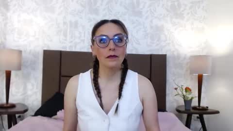 Snapshot of ava_raye chatting on December 3, 7:45 pm Ava online show from December 3, 7:45 pm