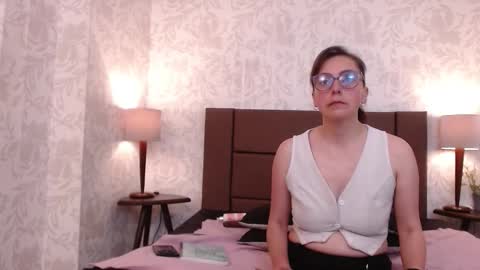 Snapshot of ava_raye chatting on February 11, 8:03 pm Ava online show from February 11, 8:03 pm