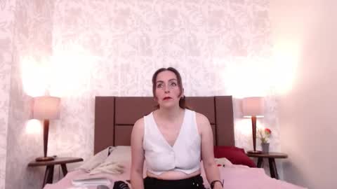 Snapshot of ava_raye chatting on February 17, 7:09 pm Ava online show from February 17, 7:09 pm