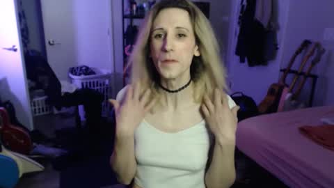 Ava online show from February 10, 11:42 pm