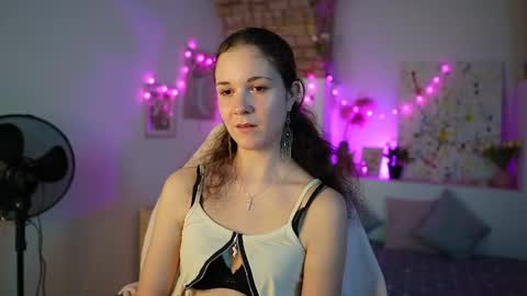 ava taylor18 online show from December 17, 5:58 pm