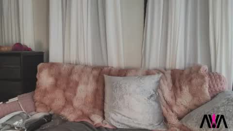 Ava online show from April 19, 6:10 pm