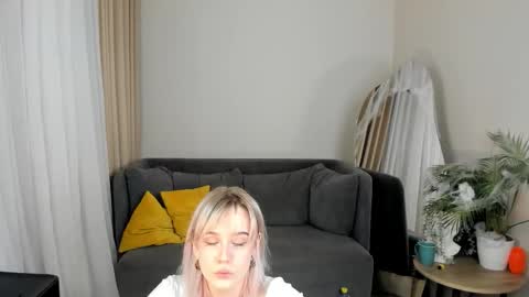 avabloom_ online show from November 2, 9:39 pm