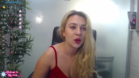 Snapshot of avablue_ chatting on January 14, 3:53 am online show from January 14, 3:53 am