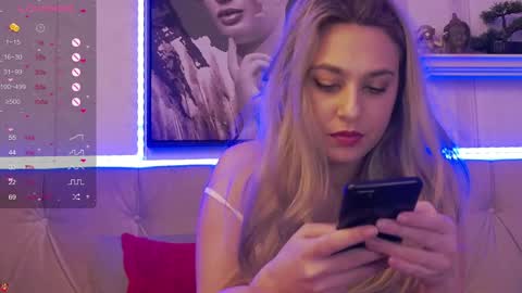 Snapshot of avablue_ chatting on February 7, 7:18 am online show from February 7, 7:18 am