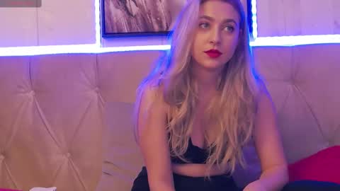 Snapshot of avablue_ chatting on February 13, 7:45 am online show from February 13, 7:45 am