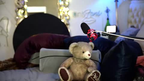 AvalonnFoxx online show from December 17, 7:58 am