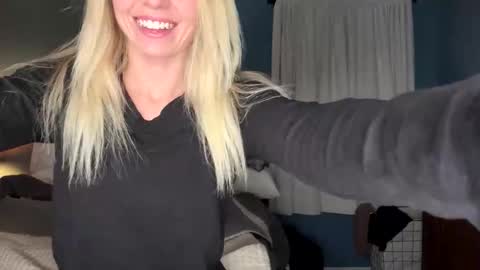 Ava Rose online show from February 25, 2:43 am