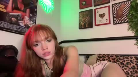 Snapshot of avaxlee chatting on June 28, 1:44 am avaxlee online show from June 28, 1:44 am