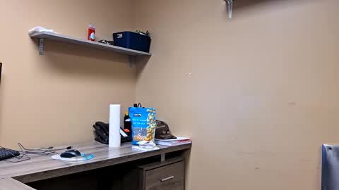 Snapshot of averageandsum chatting on January 19, 1:53 am averageandsum online show from January 19, 1:53 am