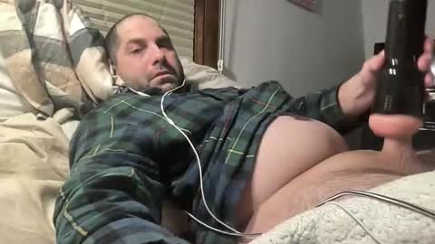 Snapshot of averagejoe345977 chatting on February 6, 12:37 am averagejoe345977 online show from February 6, 12:37 am