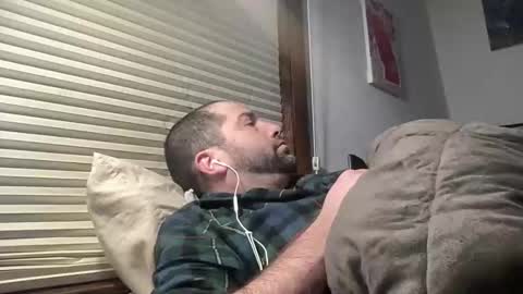 Snapshot of averagejoe345977 chatting on February 8, 6:44 pm averagejoe345977 online show from February 8, 6:44 pm