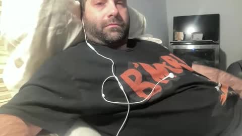 Snapshot of averagejoe345977 chatting on February 13, 2:18 am averagejoe345977 online show from February 13, 2:18 am