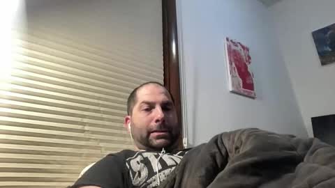 Snapshot of averagejoe345977 chatting on February 15, 8:24 am averagejoe345977 online show from February 15, 8:24 am