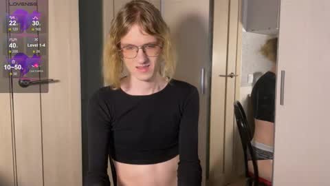 Snapshot of avery_adam chatting on February 7, 10:35 pm Alex online show from February 7, 10:35 pm