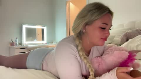 ur gf online show from April 8, 8:03 am