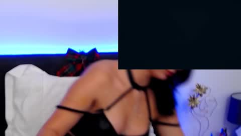 AveryWillow online show from December 31, 10:23 pm