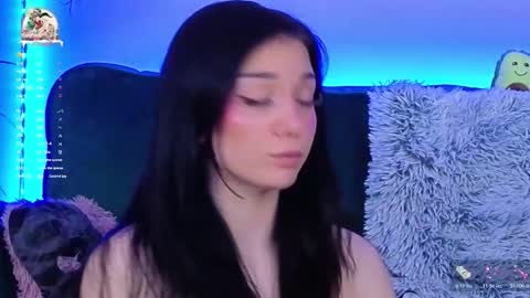 AveryWillow online show from January 6, 6:44 pm