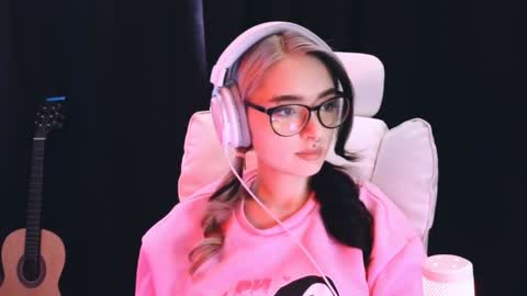 Avriel online show from February 4, 2:39 am