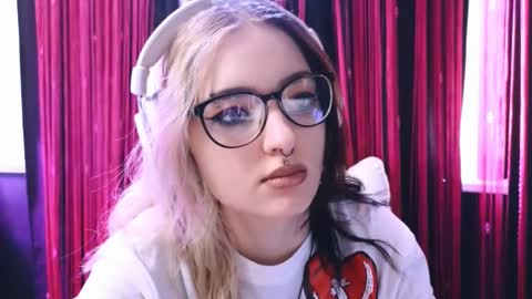 Avriel online show from February 23, 2:40 am