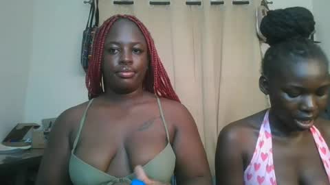 Snapshot of avian_babe1 chatting on June 25, 1:38 am avian_babe1 online show from June 25, 1:38 am