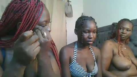 Snapshot of avian_babe1 chatting on June 25, 10:14 pm avian_babe1 online show from June 25, 10:14 pm
