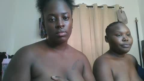 Snapshot of avian_babe1 chatting on July 3, 7:48 am avian_babe1 online show from July 3, 7:48 am