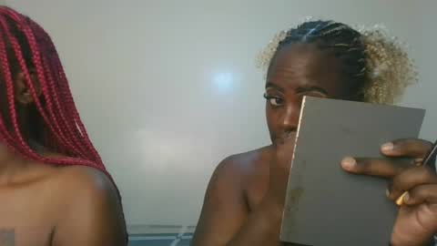 Snapshot of avian_babe1 chatting on July 14, 9:47 am avian_babe1 online show from July 14, 9:47 am