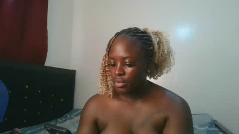 Snapshot of avian_babe1 chatting on July 17, 11:28 am avian_babe1 online show from July 17, 11:28 am