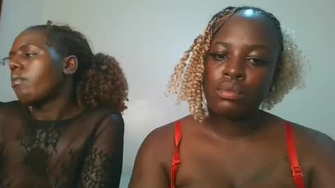 Snapshot of avian_babe1 chatting on July 18, 12:37 am avian_babe1 online show from July 18, 12:37 am