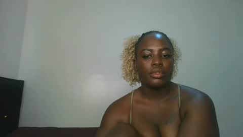Snapshot of avian_babe1 chatting on July 22, 10:18 am avian_babe1 online show from July 22, 10:18 am